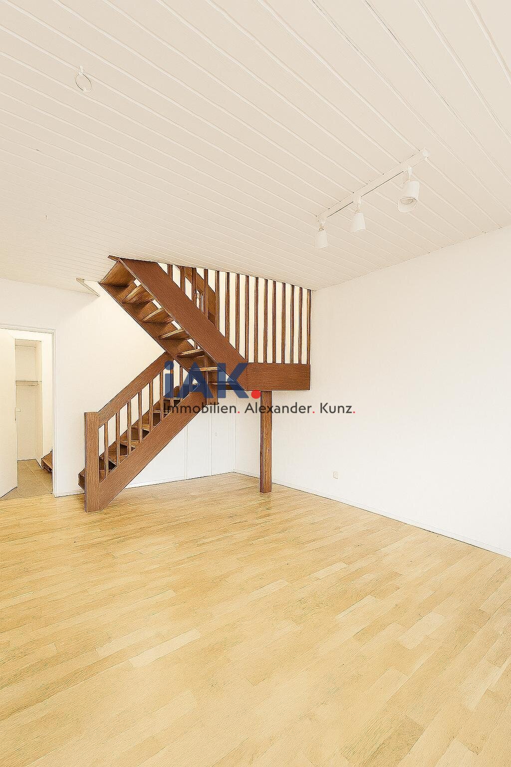 Charmante 2-Zimmer‑Maisonette mit Balkon & EBK in Charlottenburg - ideal zum Wohlfühlen